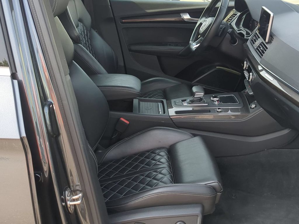 Thumbnail: 2020 Audi SQ5 - 26