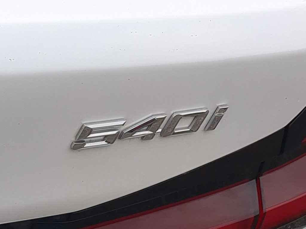 Thumbnail: 2023 BMW 5 Series - 24