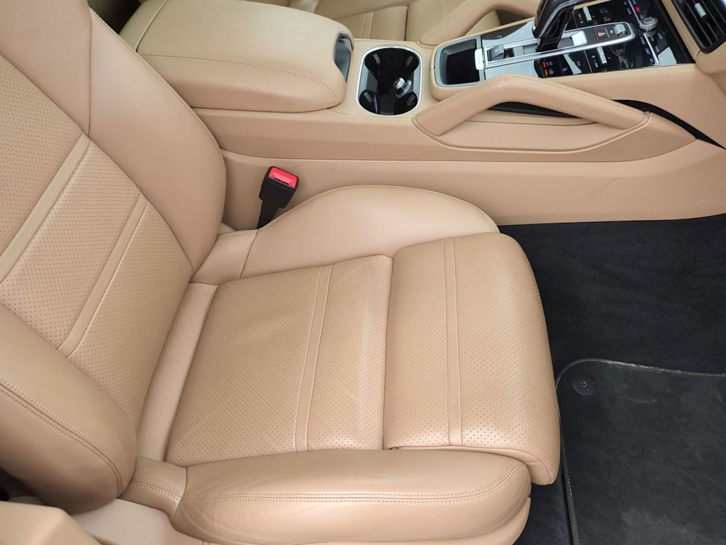 Thumbnail: 2019 Porsche Cayenne - 28