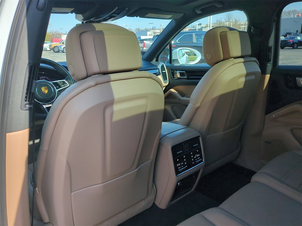 2021 Porsche Cayenne Base 12