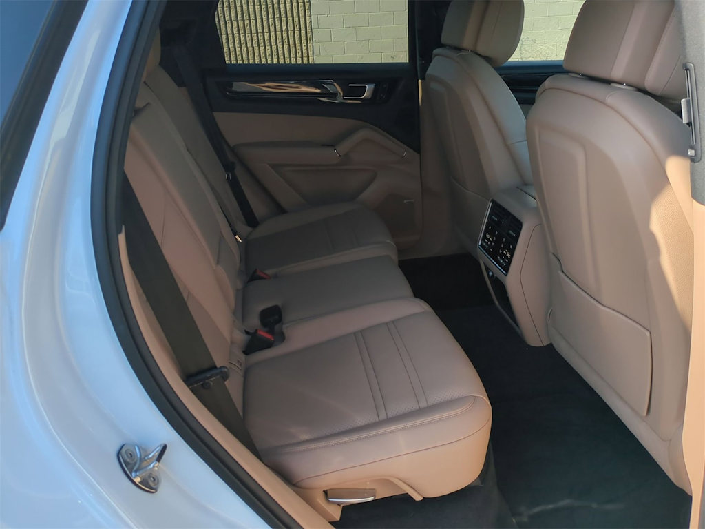 2021 Porsche Cayenne Base 27