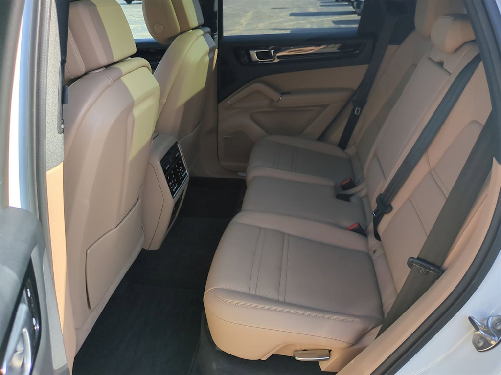 2021 Porsche Cayenne Base 26