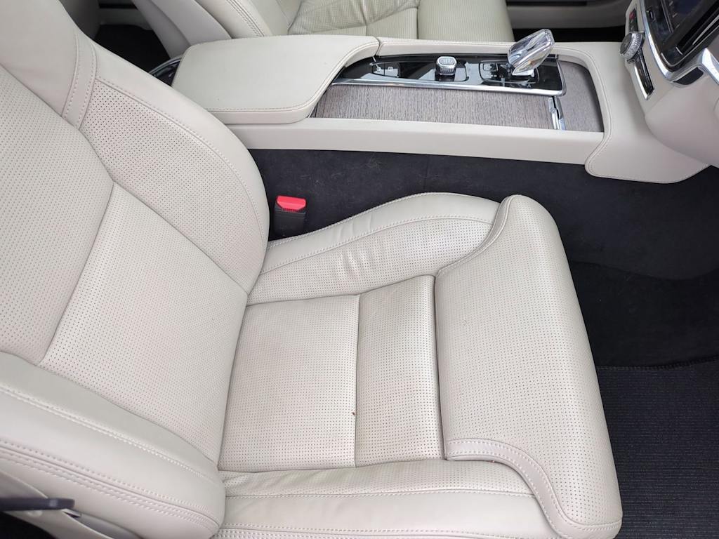Thumbnail: 2023 Volvo V90 - 30