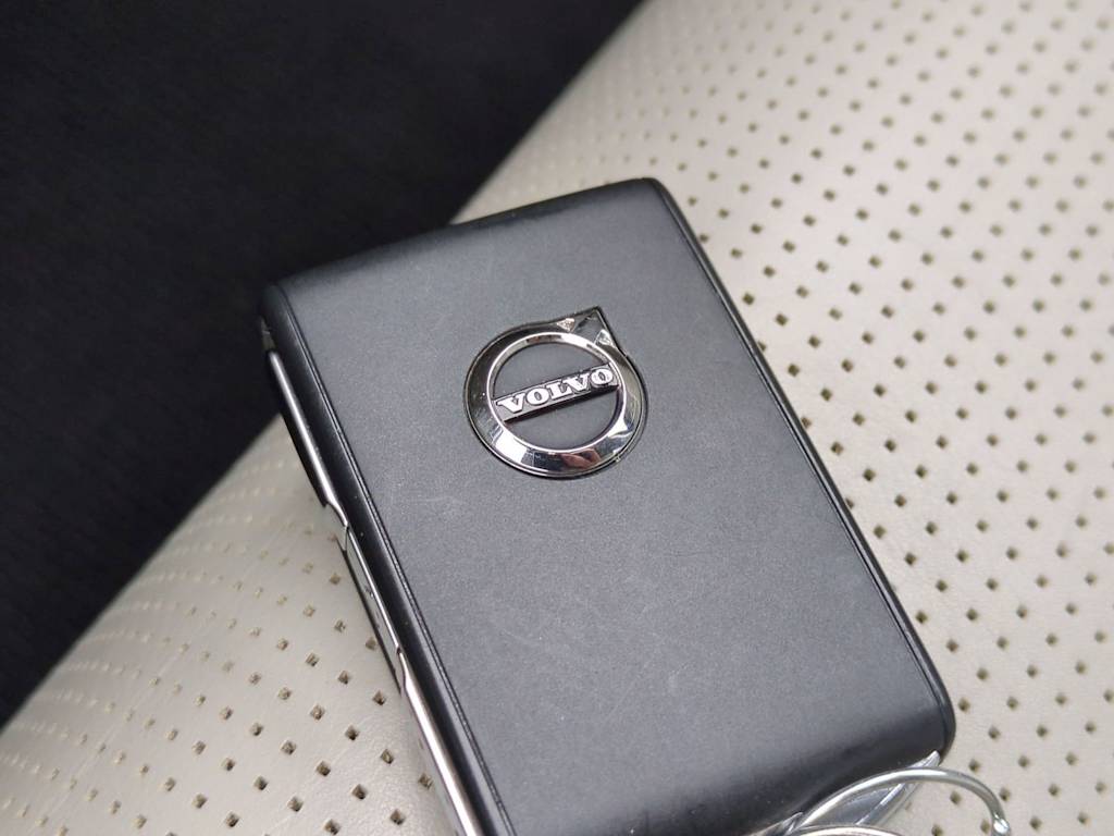 Thumbnail: 2023 Volvo V90 - 18