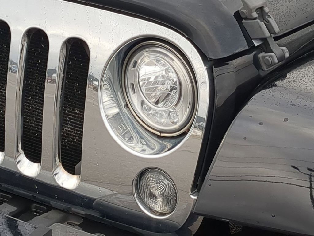 Thumbnail: 2017 Jeep Wrangler - 23