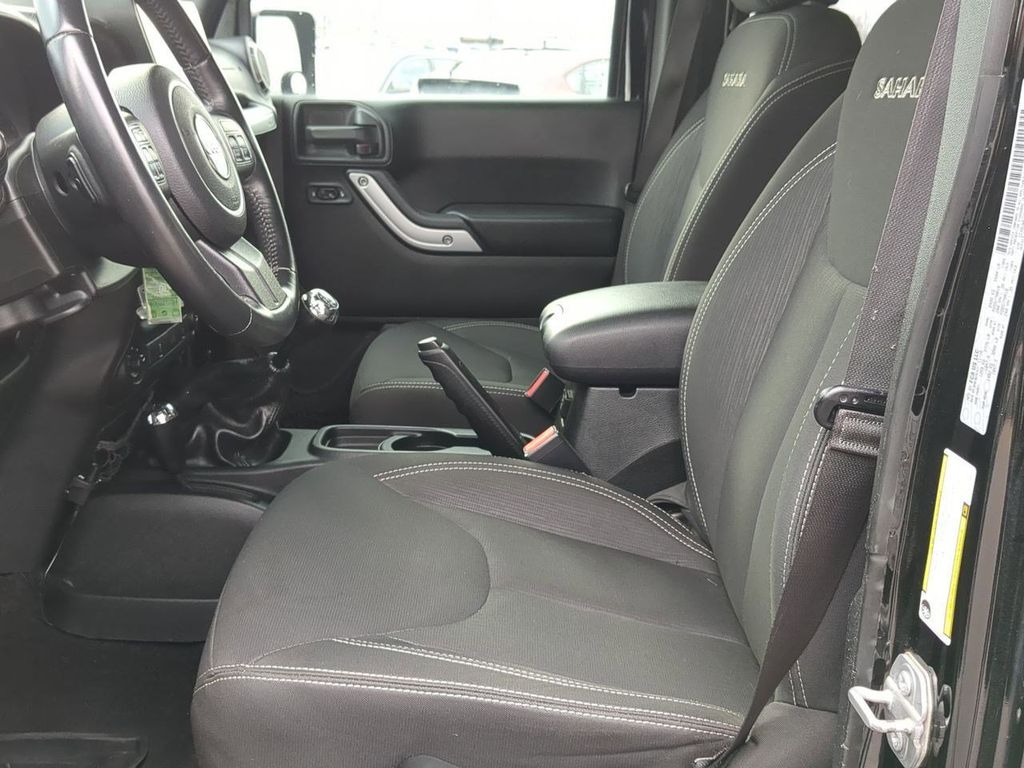 Thumbnail: 2017 Jeep Wrangler - 10