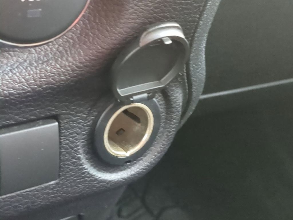 Thumbnail: 2017 Jeep Wrangler - 32