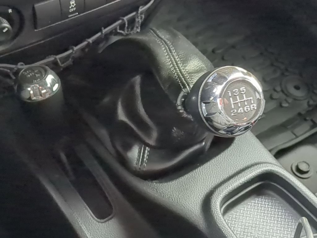 Thumbnail: 2017 Jeep Wrangler - 15