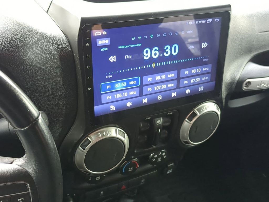 Thumbnail: 2017 Jeep Wrangler - 14