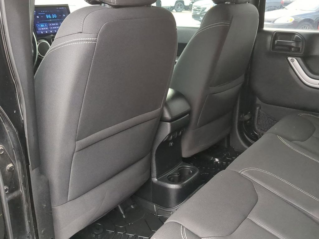 Thumbnail: 2017 Jeep Wrangler - 12