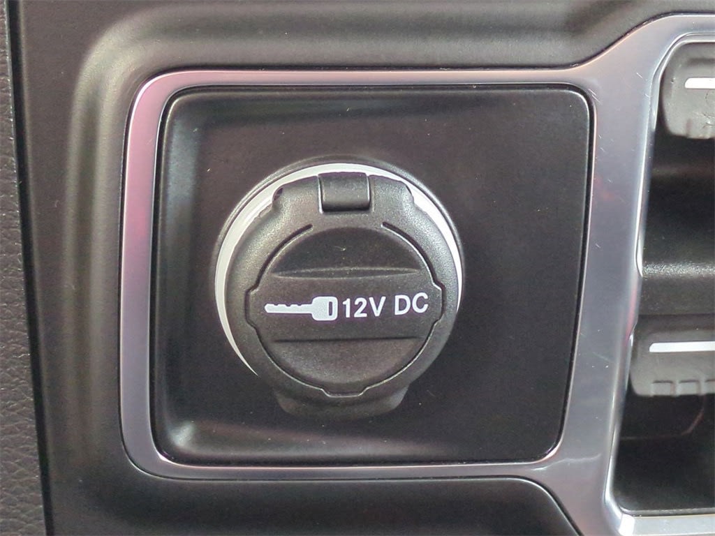 Thumbnail: 2022 Jeep Wrangler - 32