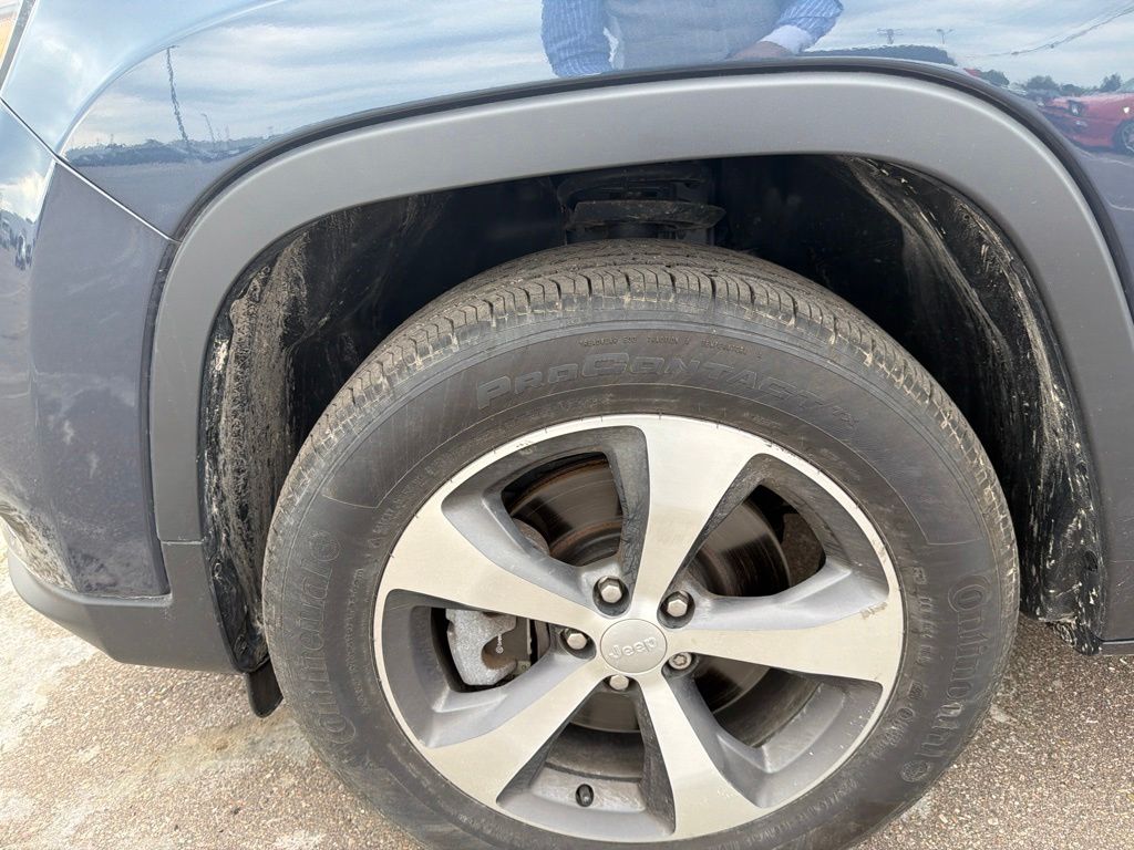 Thumbnail: 2020 Jeep Cherokee - 7