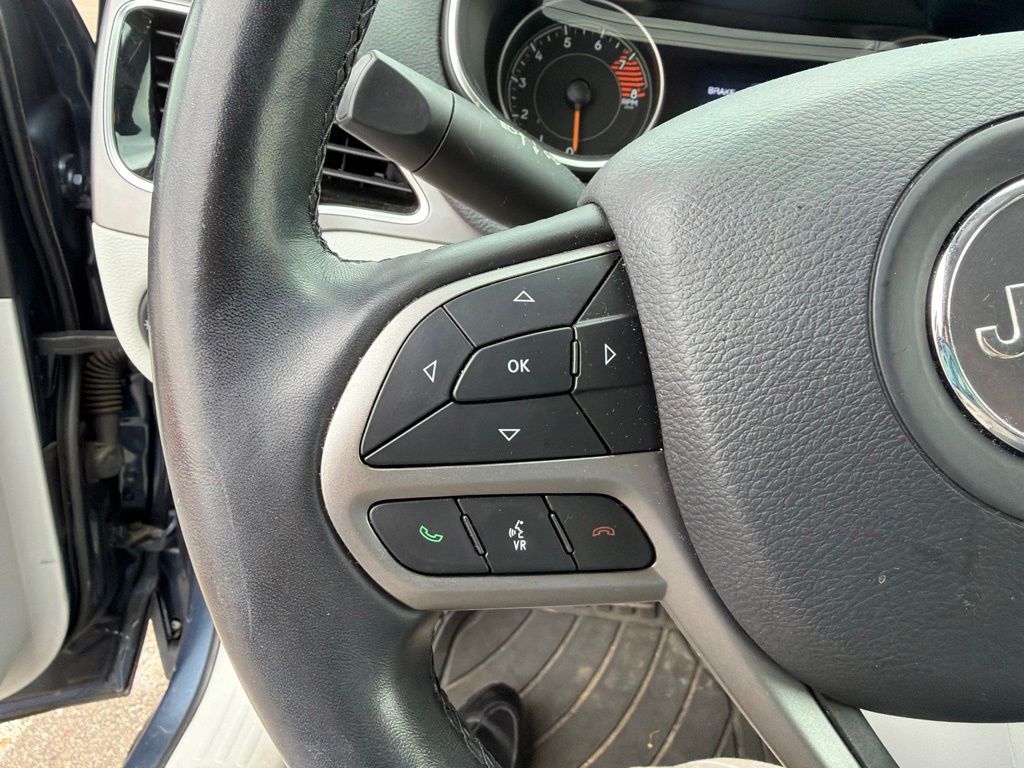 Thumbnail: 2020 Jeep Cherokee - 22