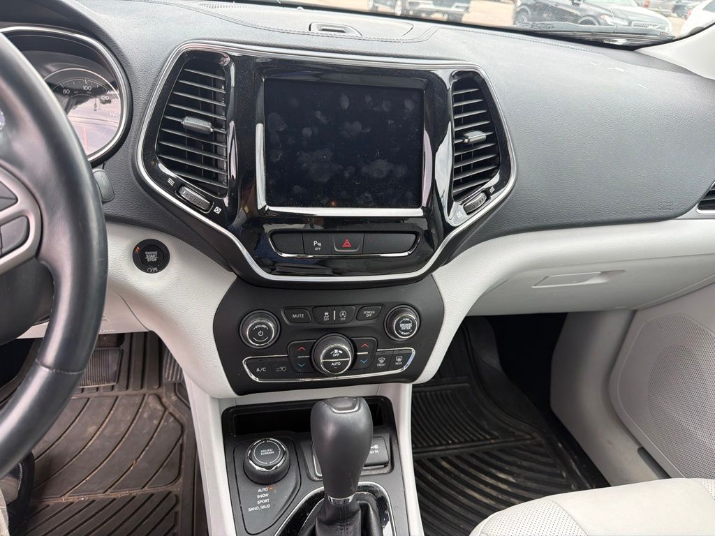 Thumbnail: 2020 Jeep Cherokee - 12