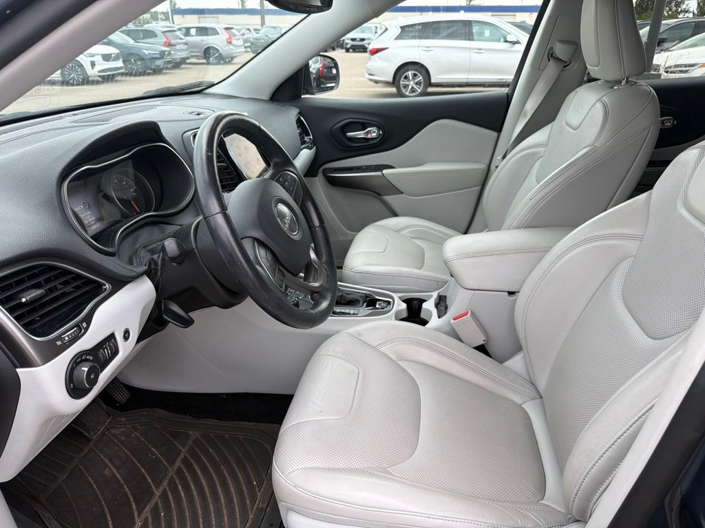 Thumbnail: 2020 Jeep Cherokee - 9