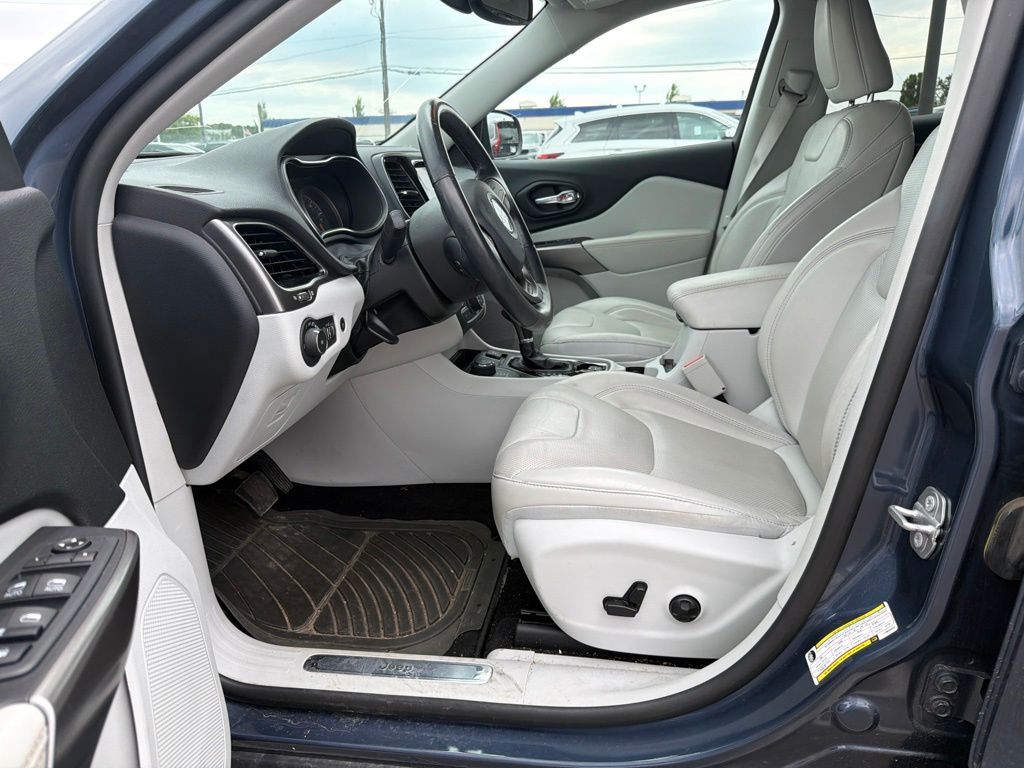 Thumbnail: 2020 Jeep Cherokee - 10