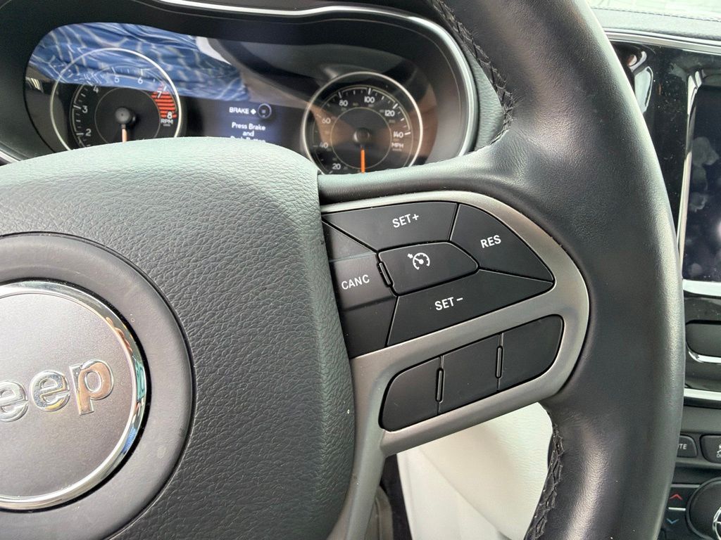Thumbnail: 2020 Jeep Cherokee - 23
