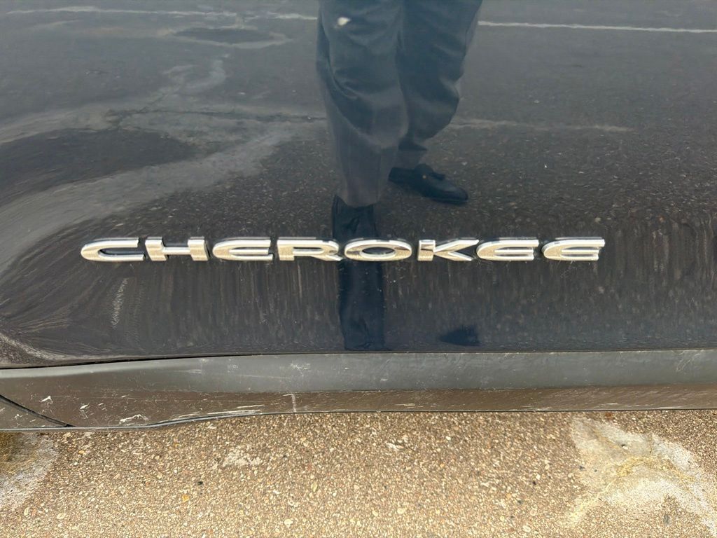 Thumbnail: 2020 Jeep Cherokee - 28