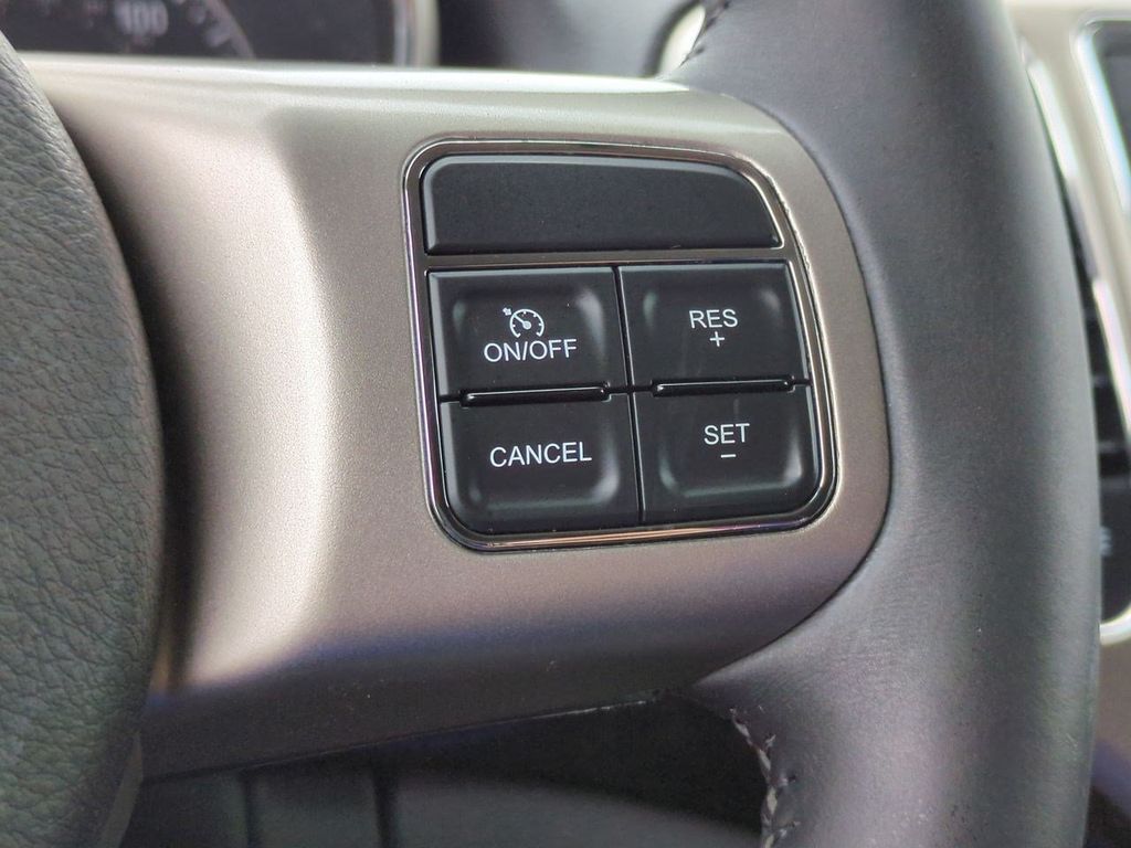 Thumbnail: 2012 Jeep Grand Cherokee - 30