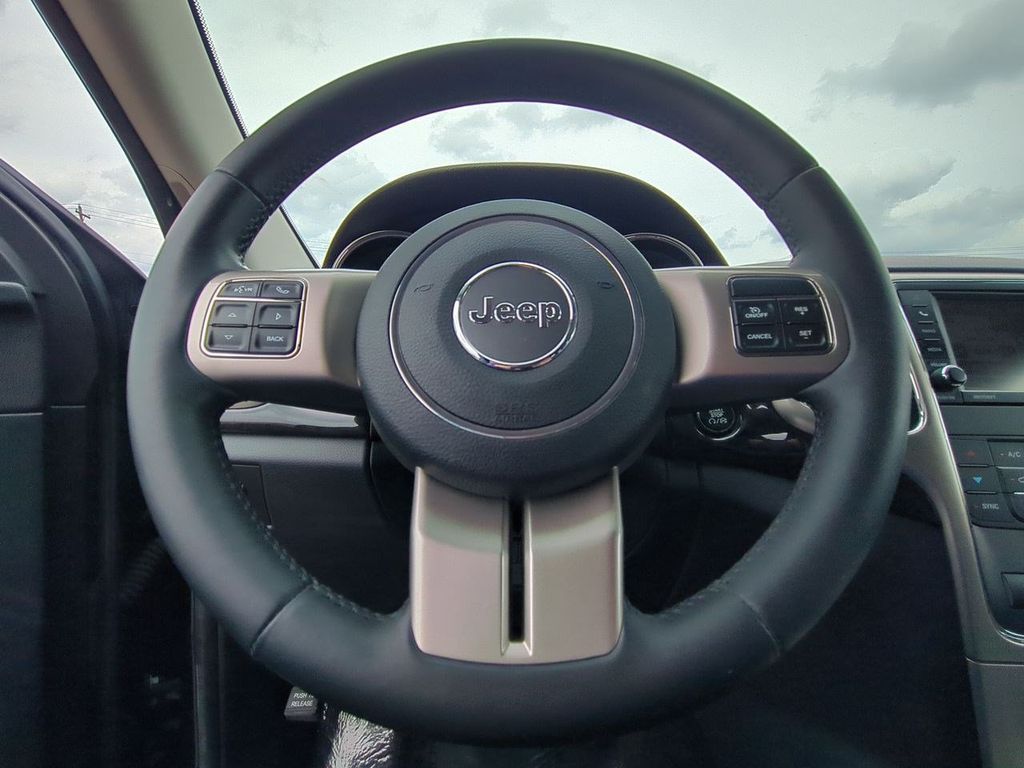Thumbnail: 2012 Jeep Grand Cherokee - 14