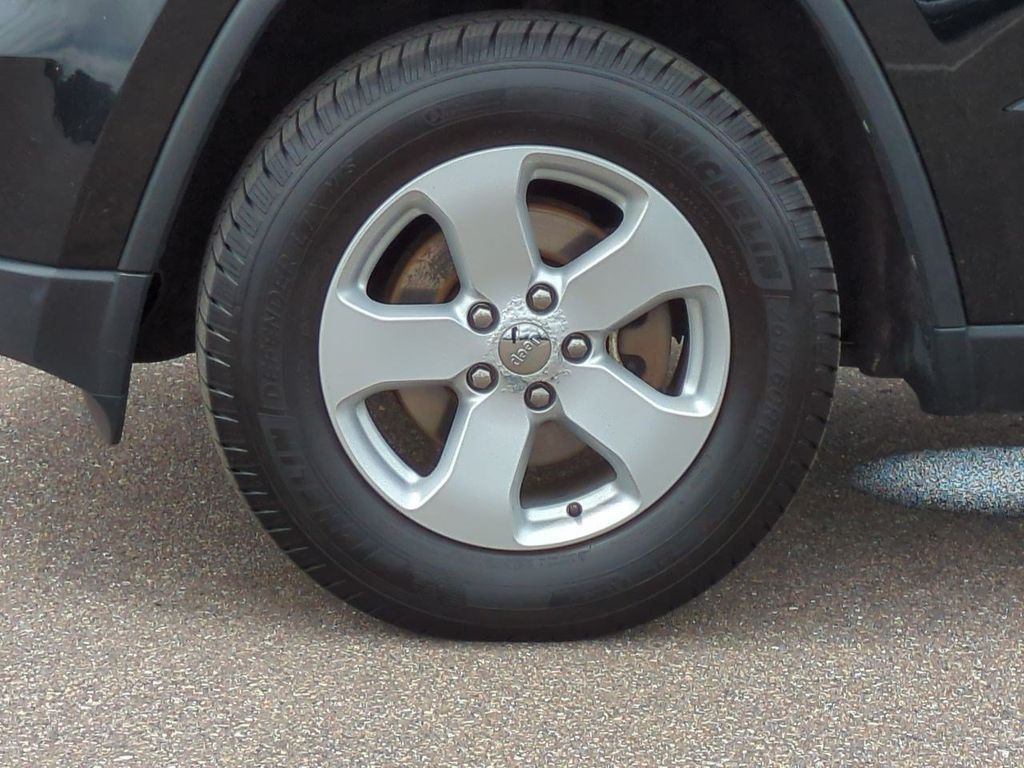 Thumbnail: 2012 Jeep Grand Cherokee - 8