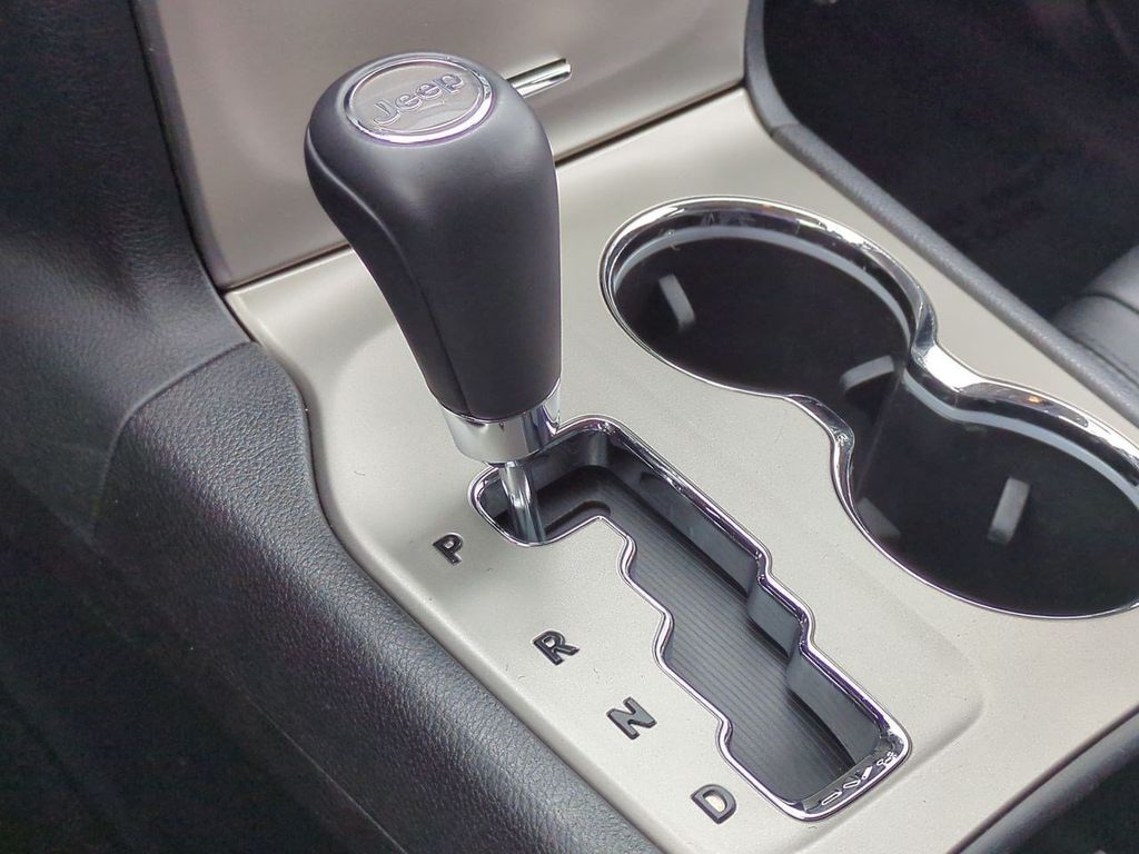 Thumbnail: 2012 Jeep Grand Cherokee - 16