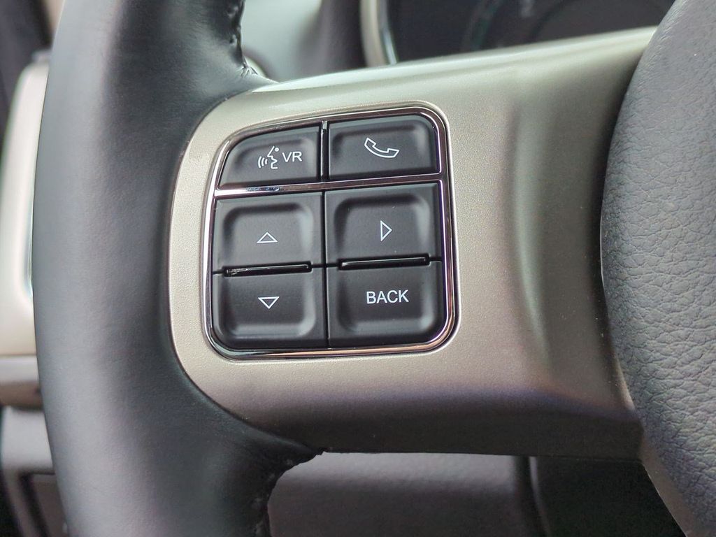 Thumbnail: 2012 Jeep Grand Cherokee - 29