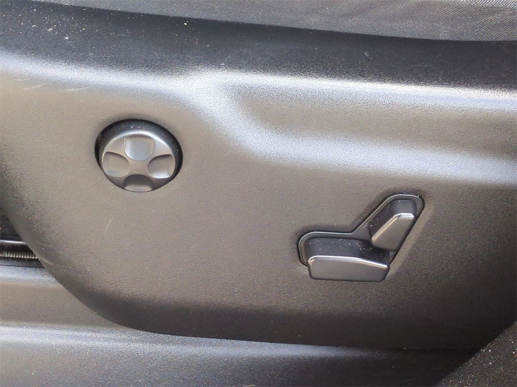 Thumbnail: 2014 Jeep Grand Cherokee - 21