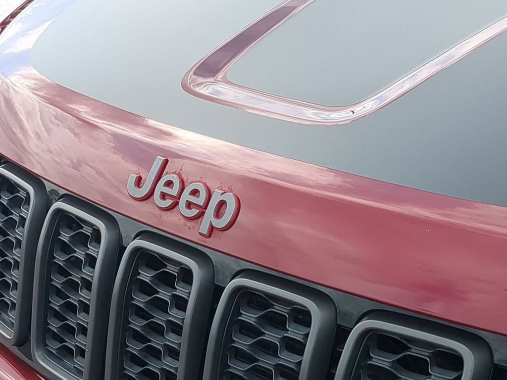 Thumbnail: 2020 Jeep Grand Cherokee - 7