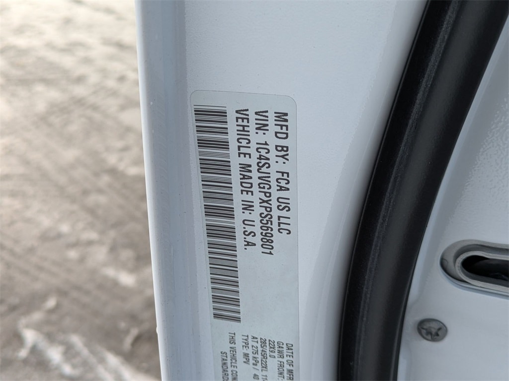 Thumbnail: 2023 Jeep Grand Wagoneer - 18