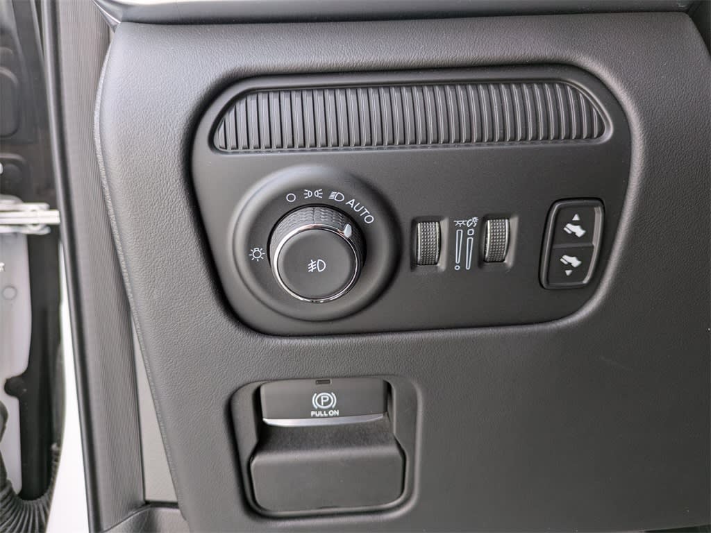 Thumbnail: 2023 Jeep Grand Wagoneer - 33