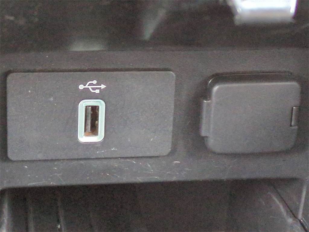 Thumbnail: 2017 Ford Explorer - 32