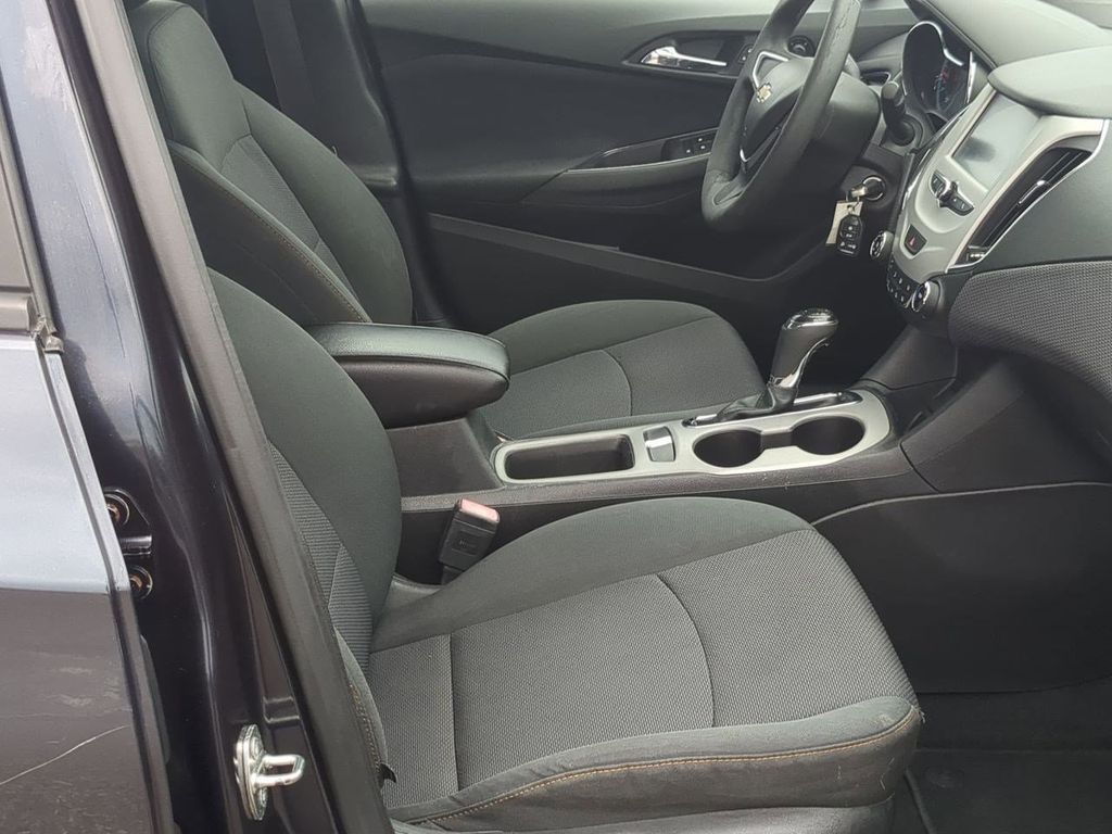 Thumbnail: 2016 Chevrolet Cruze - 26