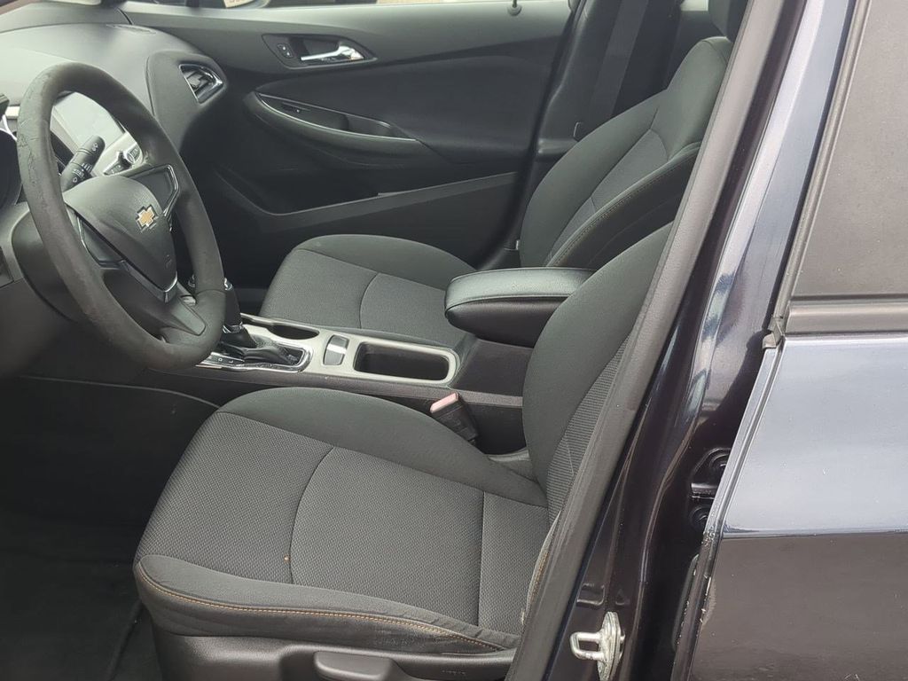 Thumbnail: 2016 Chevrolet Cruze - 9