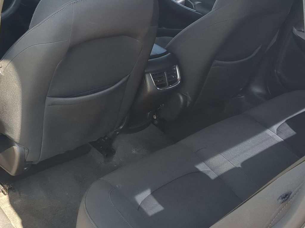 Thumbnail: 2019 Chevrolet Malibu - 12