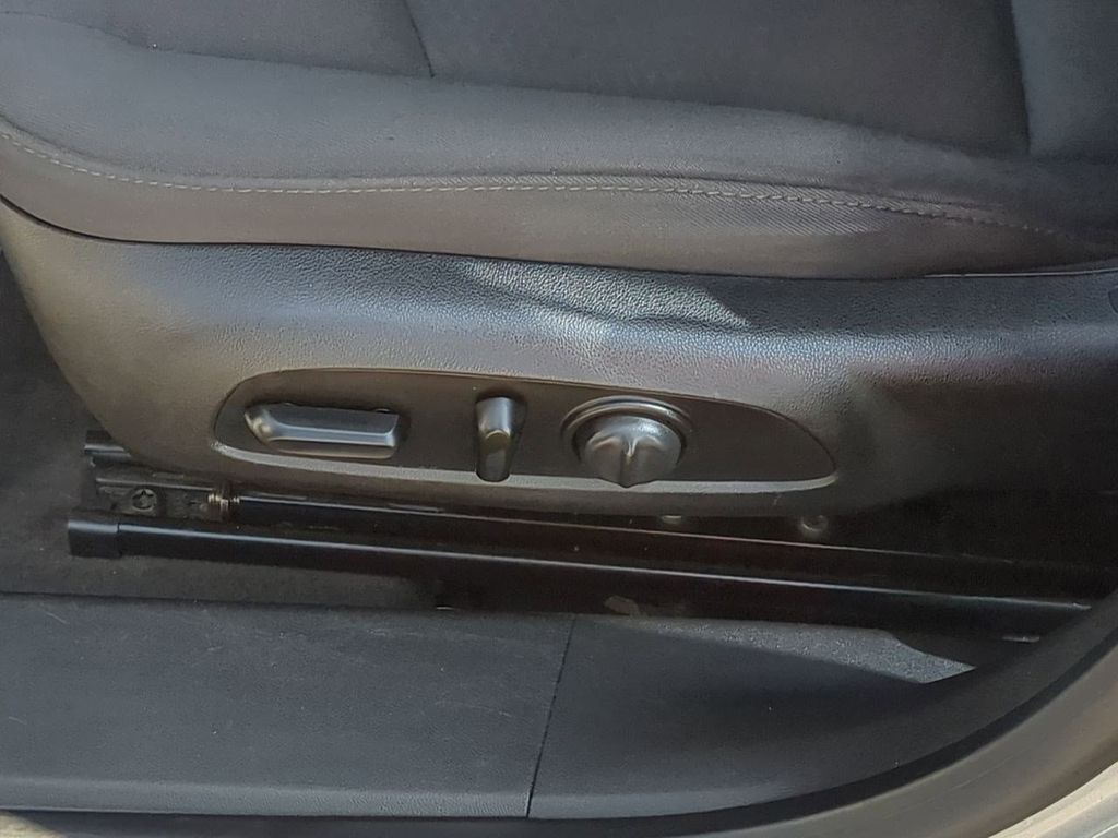 Thumbnail: 2019 Chevrolet Malibu - 25