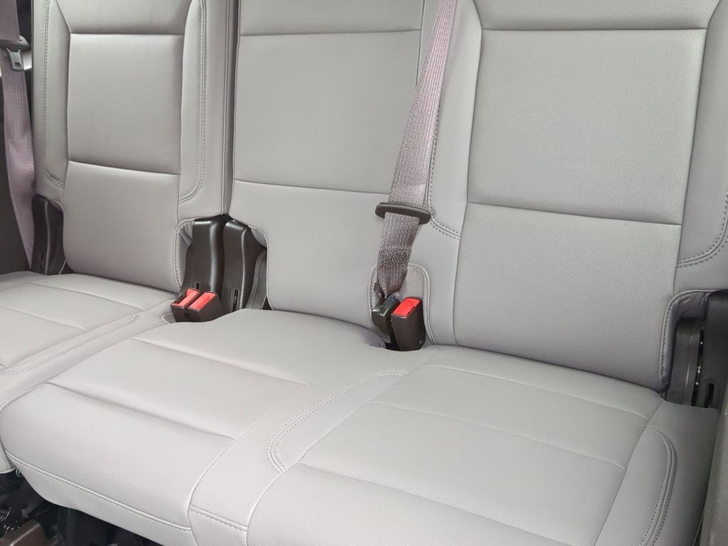 Thumbnail: 2023 GMC Yukon XL - 28