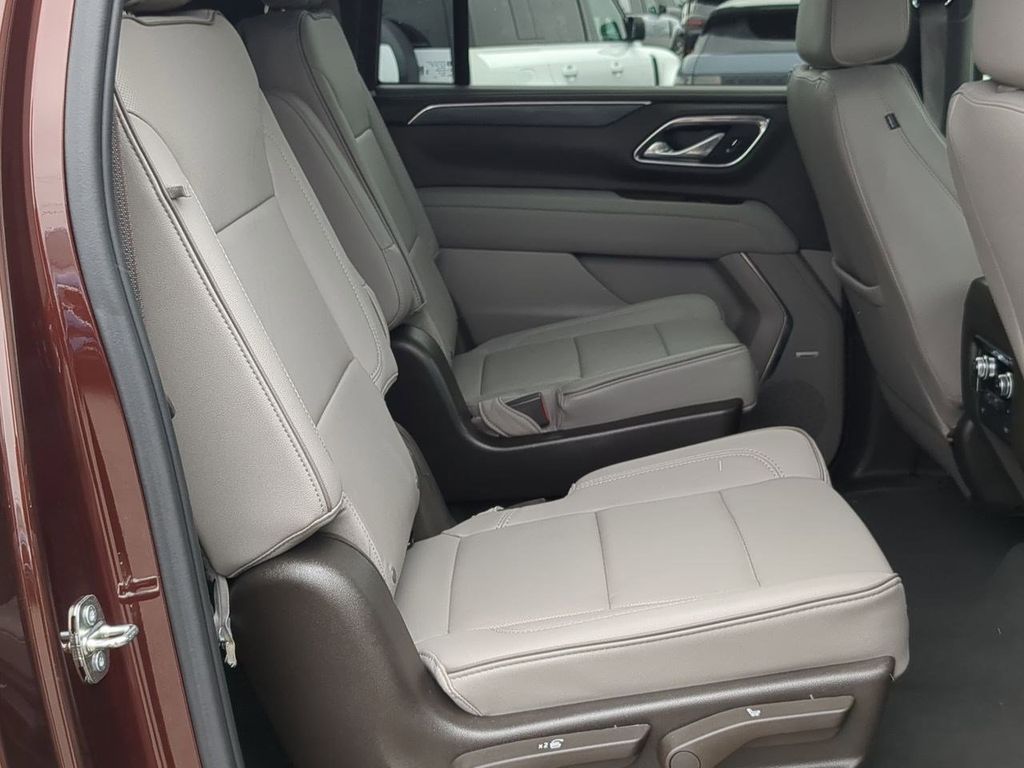 Thumbnail: 2023 GMC Yukon XL - 27