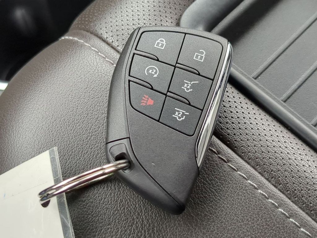 Thumbnail: 2023 GMC Yukon XL - 18