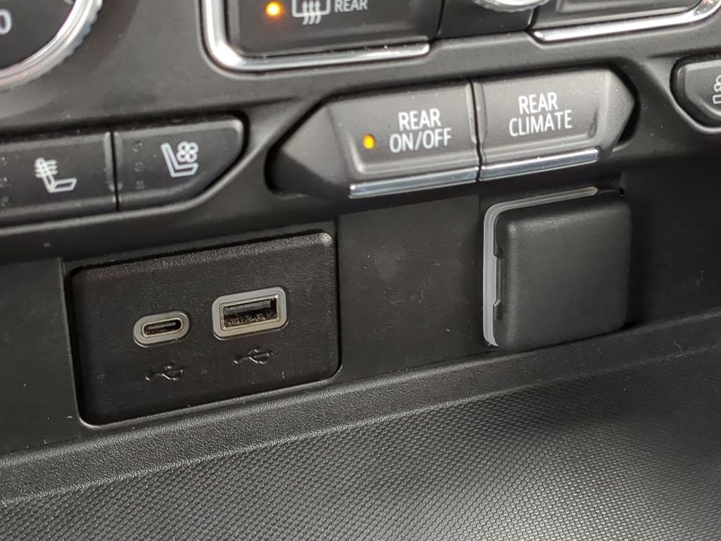 Thumbnail: 2023 GMC Yukon XL - 35