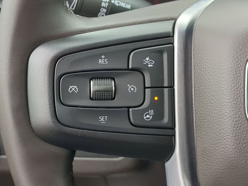 Thumbnail: 2023 GMC Yukon XL - 30