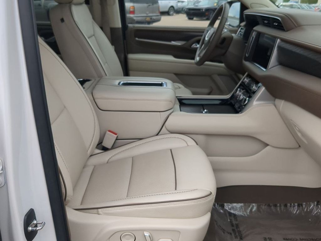 Thumbnail: 2022 GMC Yukon XL - 11