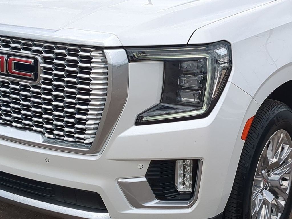 Thumbnail: 2022 GMC Yukon XL - 22