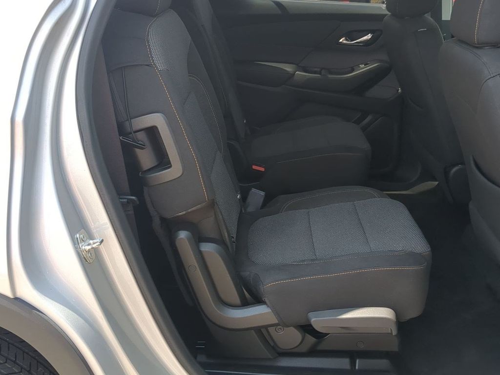 Thumbnail: 2020 Chevrolet Traverse - 11