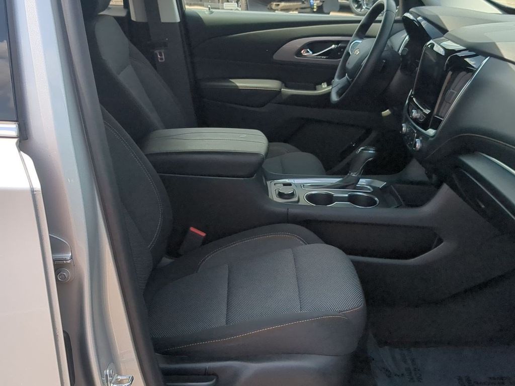 Thumbnail: 2020 Chevrolet Traverse - 26