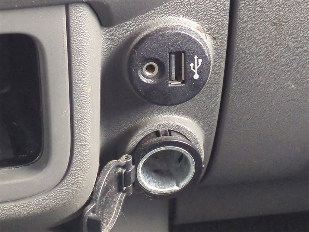 Thumbnail: 2018 Nissan Frontier - 31