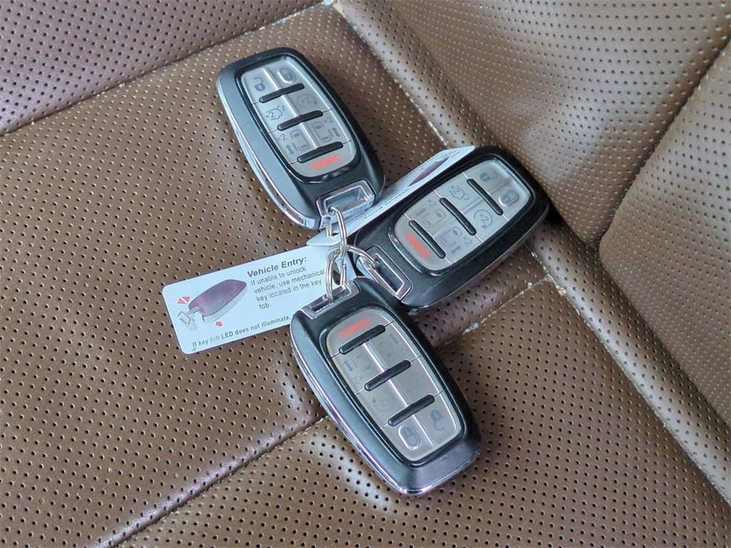 Thumbnail: 2017 Chrysler Pacifica - 18