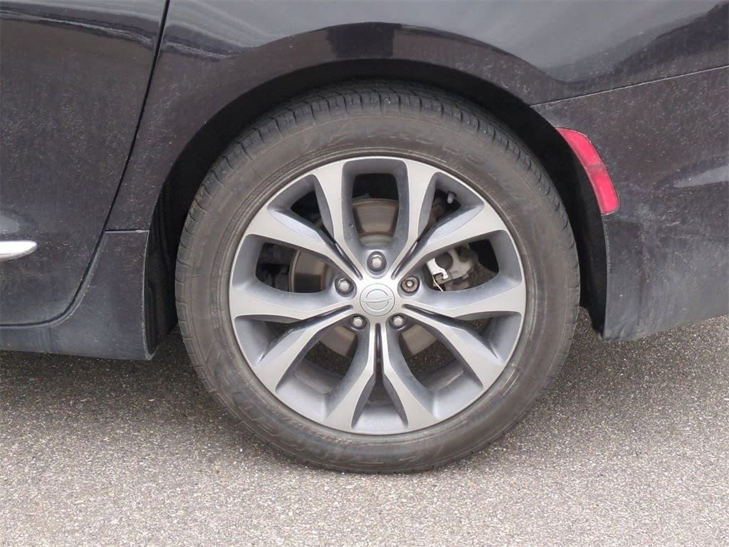 Thumbnail: 2017 Chrysler Pacifica - 8