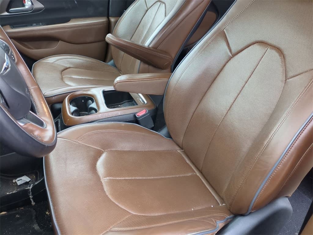 Thumbnail: 2017 Chrysler Pacifica - 10