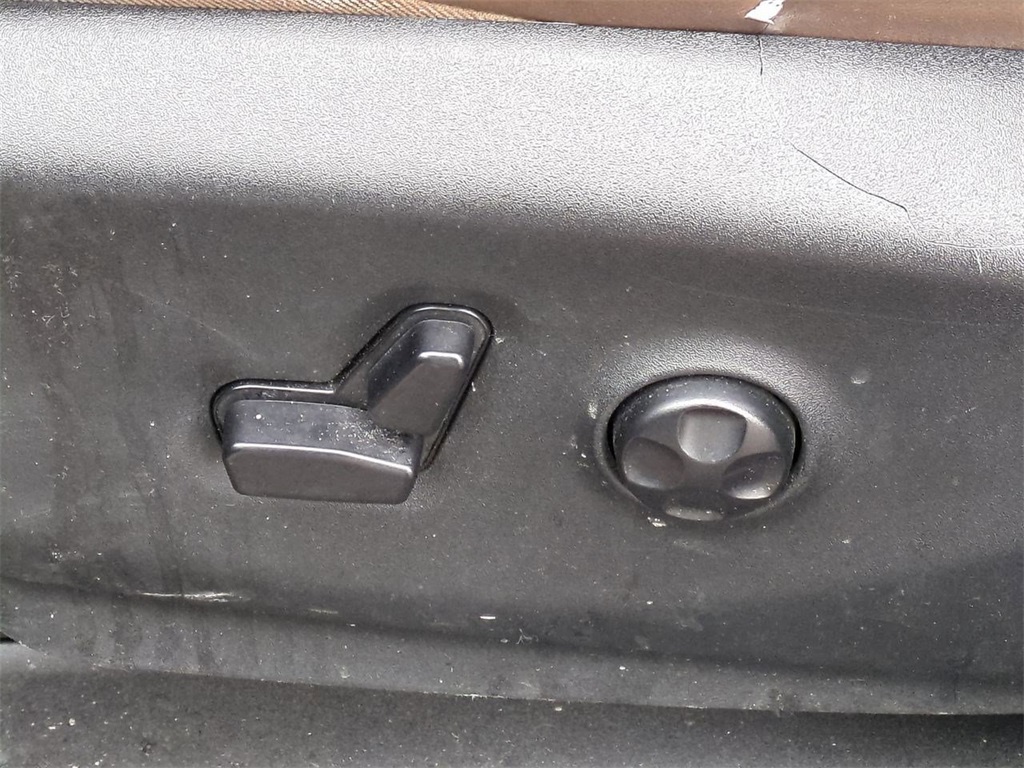 Thumbnail: 2017 Chrysler Pacifica - 25